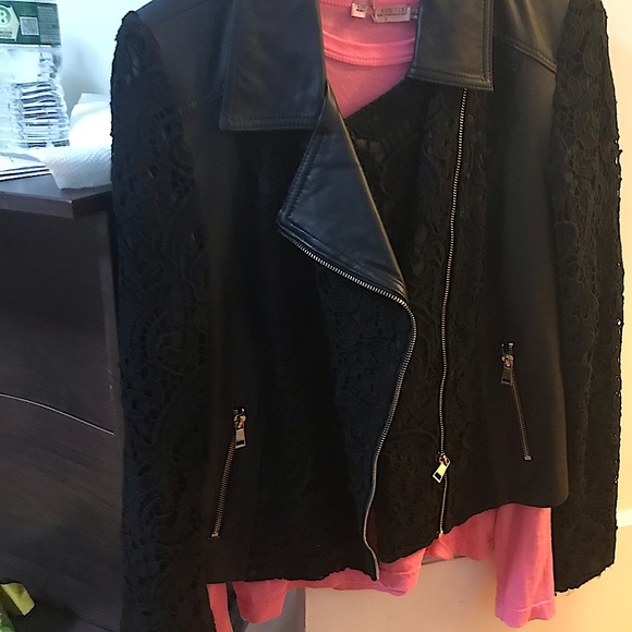 Beautiful leather jacket with lace embroidered sleeves - Picture 3 of 7